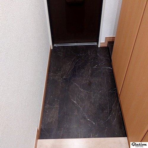 施工前画像：玄関タイル/ガラスコーティング中膜